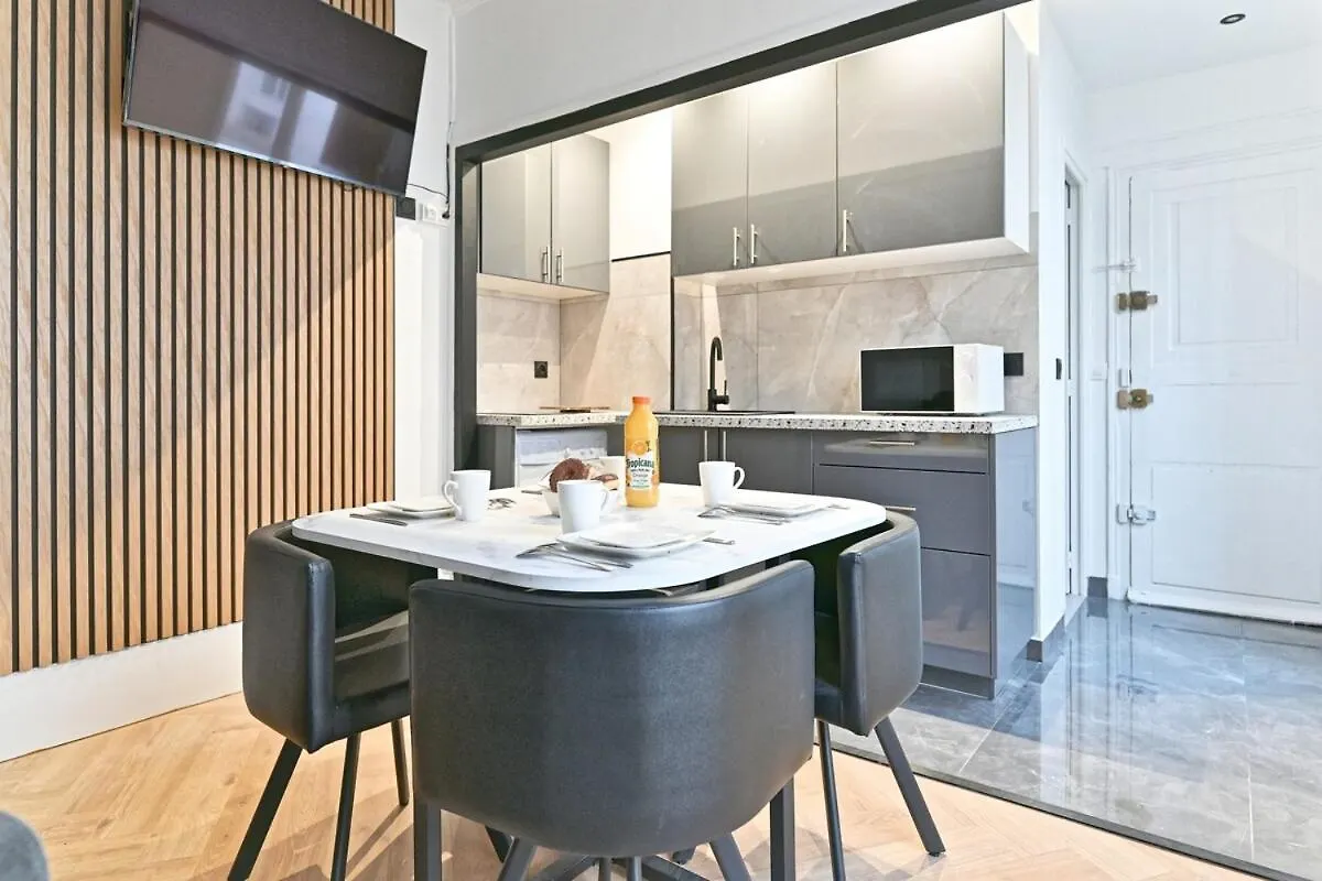Modern Apartment Paris Moulin Rouge