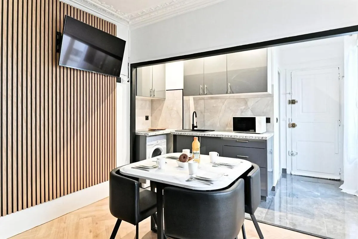 Modern Apartment Paris Moulin Rouge
