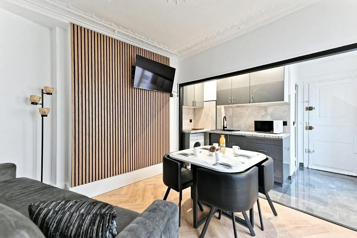 Modern Apartment Paris Moulin Rouge