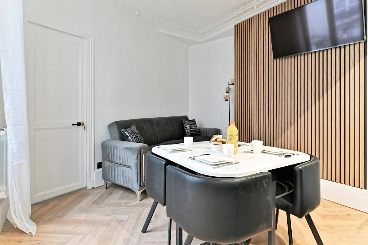 Modern Apartment Paris Moulin Rouge