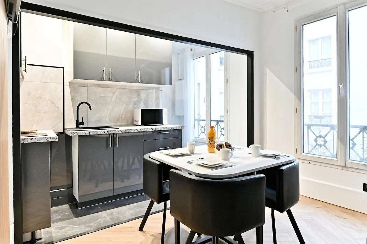 Modern Apartment Paris Moulin Rouge Franciaország