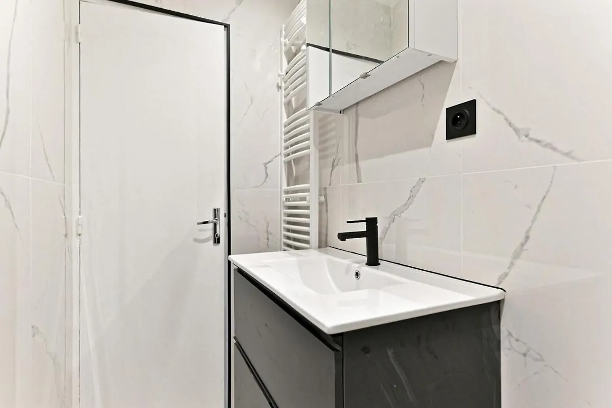 Modern Apartment Paris Moulin Rouge