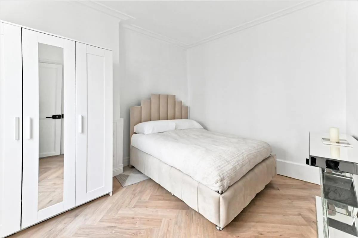 Modern Apartment Paris Moulin Rouge