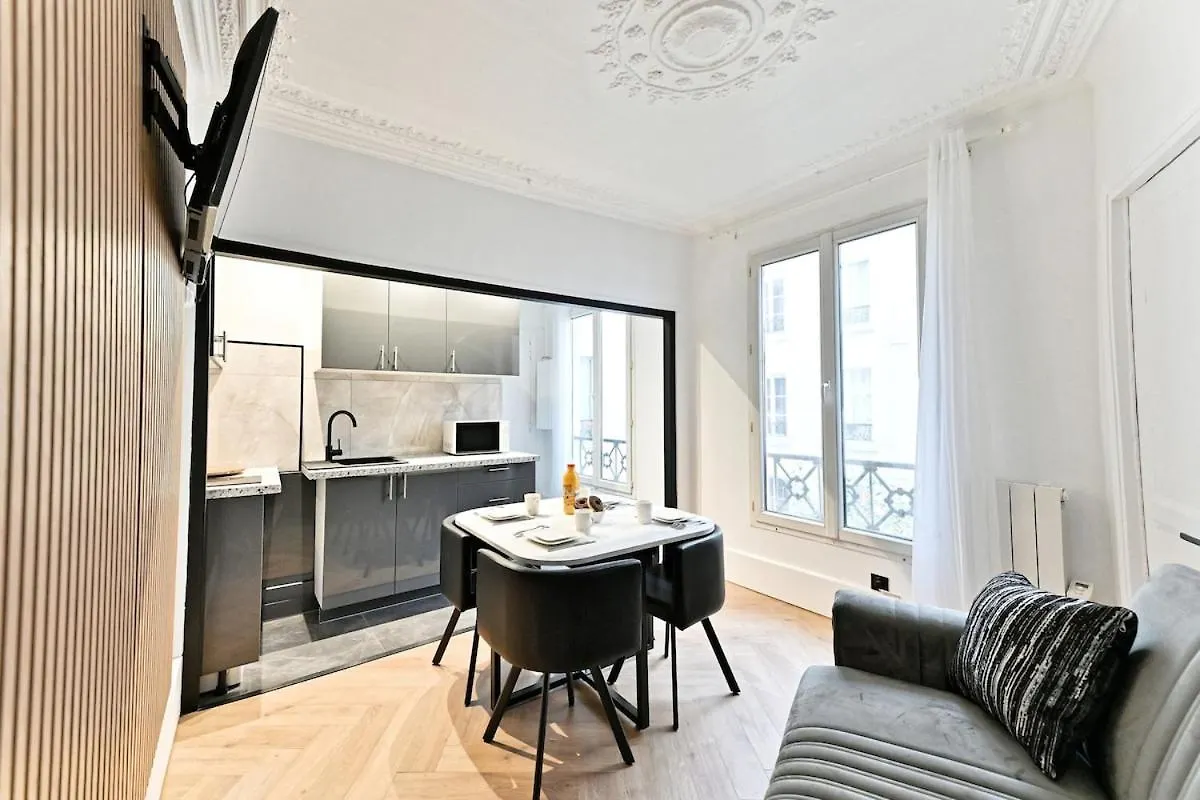 Modern Apartment Paris Moulin Rouge location
