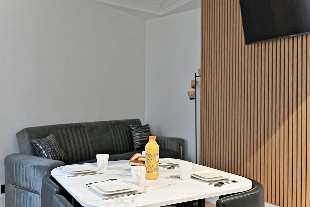Modern Apartment Paris Moulin Rouge France